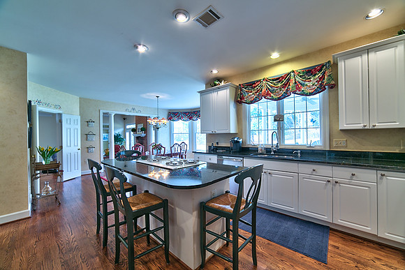 Keough_13514_Maverick_Ln_Kitchen1a_4x6